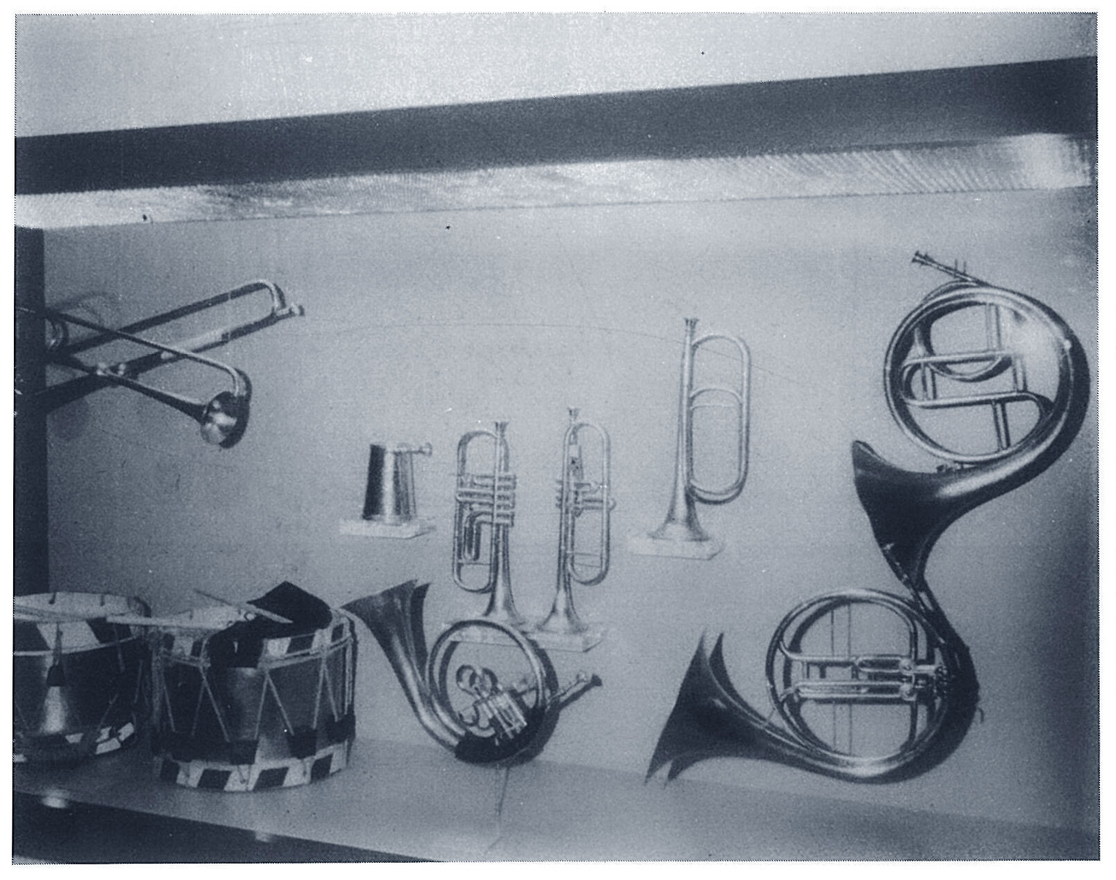 Instruments de musique restaurésà l'occasion de l'ouverture du Stadtmuseum d'Ingolstadt dans le Kavalier Hepp – 1981, leurs propriétés sonores ont été présentées lors d'un petit concert de gala.Voici la collection des cuivres et des tambours qui sont d'un grand intérêt pour l'histoire du développement des instruments et celle de la ville.Après la restauration, tous les instruments sont de nouveau jouables.Par la même occasion, on présenta pour la première fois en public la première trompette en boîte datée 1730 de Adam Buchswinder.
