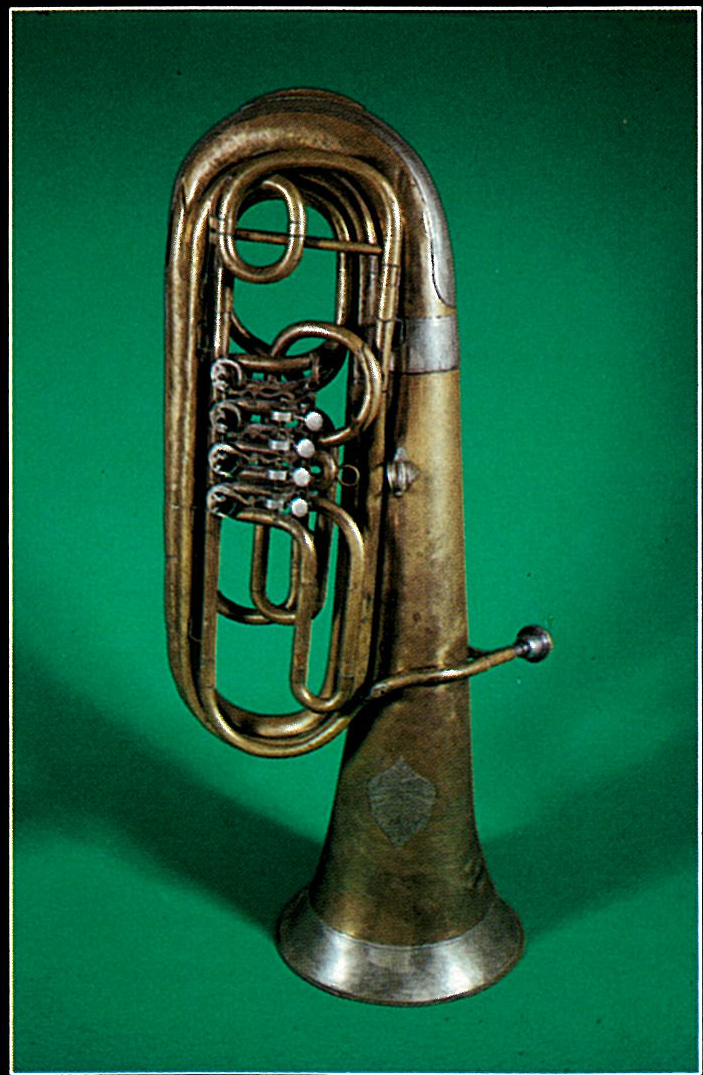 Tuba, Vienne XIXᵉ s. «K.K. Hof &amp; aus: priv:/Instrumenten Fabrik Leopold UHLMANN/Marianholf Barnabietengasse 6/WIEN»....