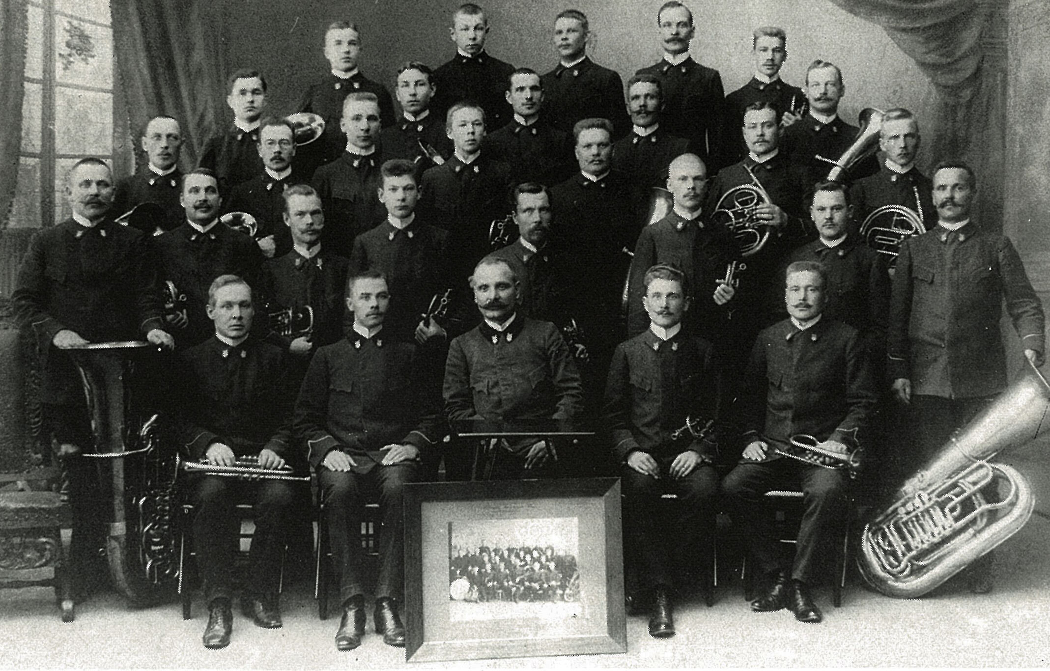 1902-3 - Military or para-military group