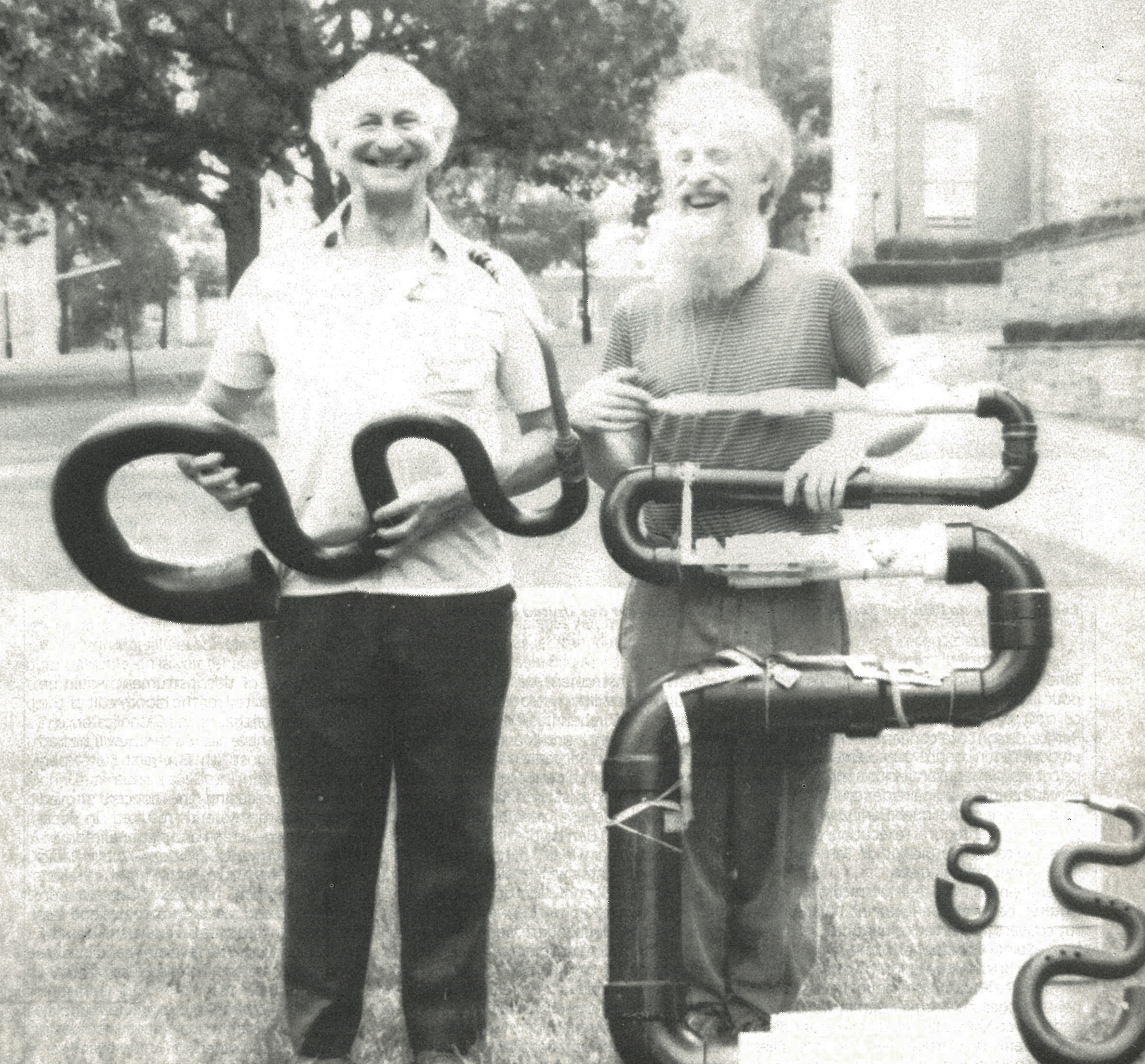 Christopher Monk (+ serpent Bandovin), Steven Silverstein (Serpent américain Anaconda), et un serpent ténor avec le «ver...