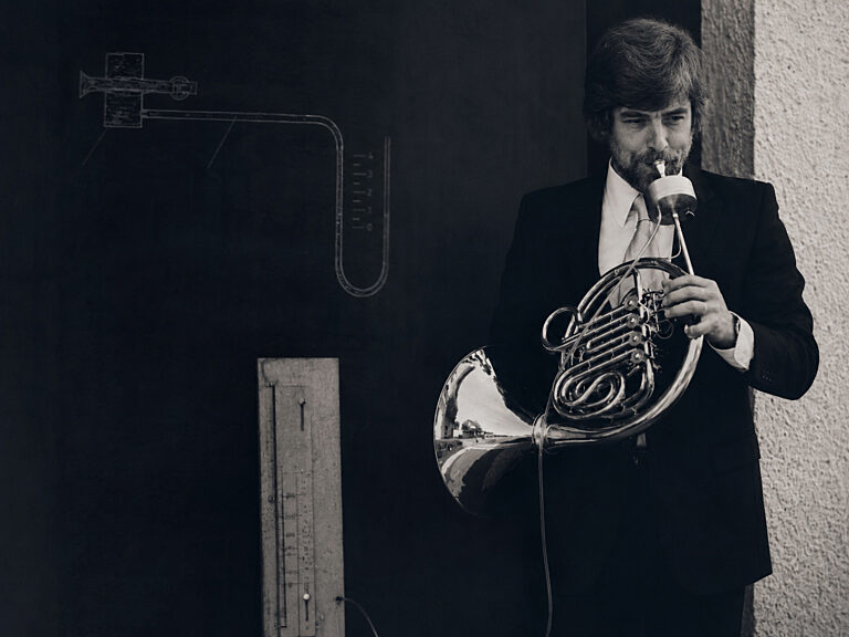 Mouthpiece pressure in Horn Playing