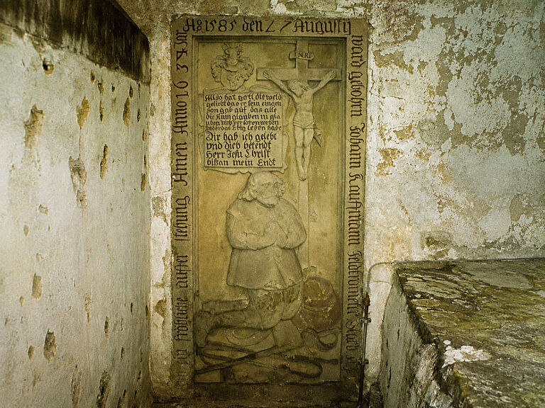 Gravestone of the field trumpeter Johann Kauffmann (1585-1634?)