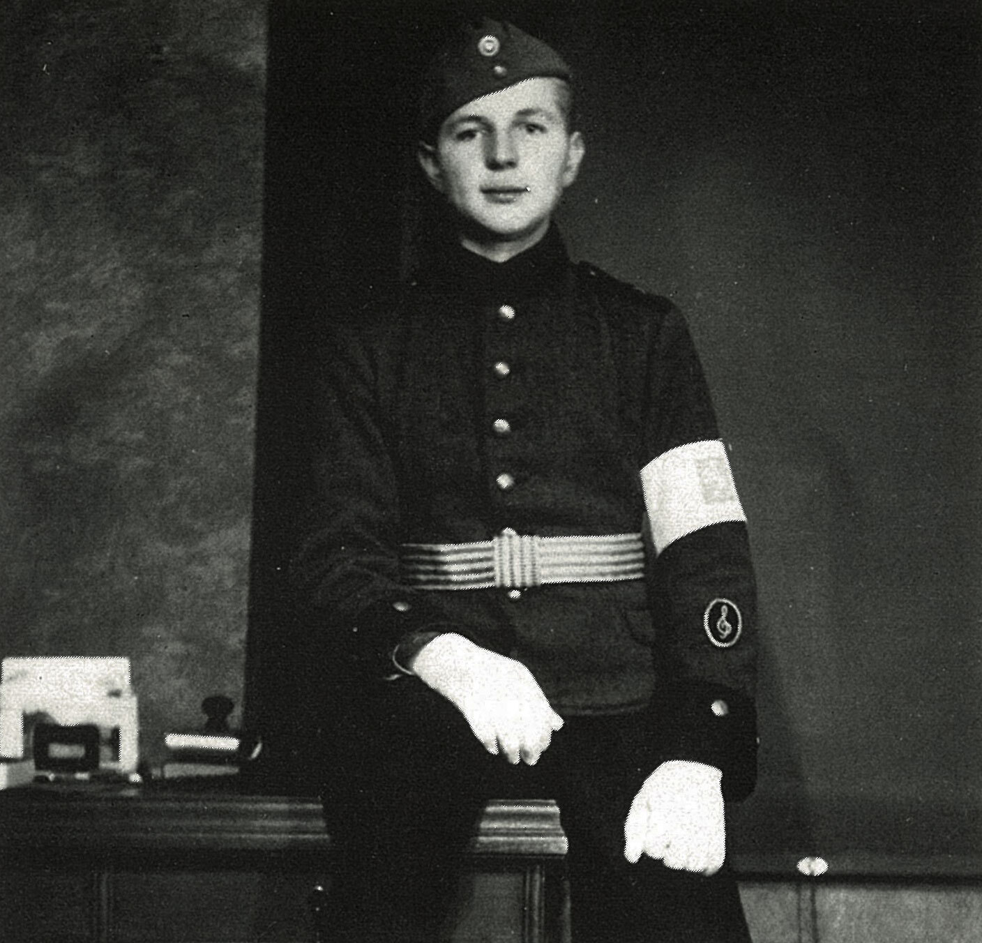 1936 - Treble clef on his uniform